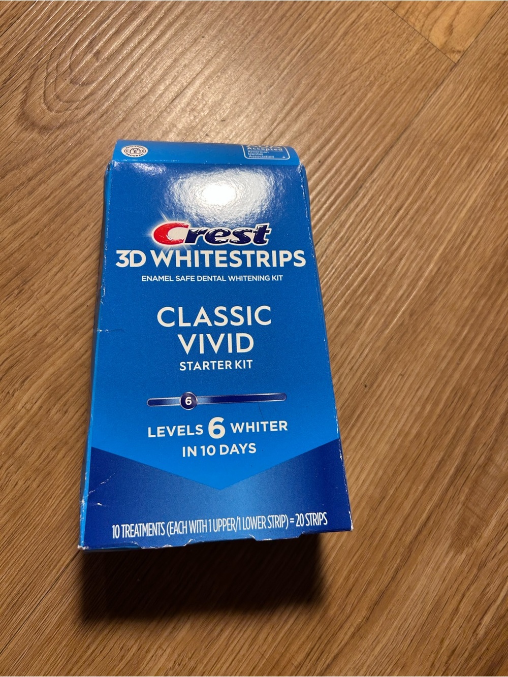 Crest 3D Whitestrips Classic Vivid Whitening Kit 10 Treatments Exp 2028